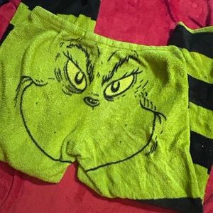 Women’s Dr sides the grinch pjs